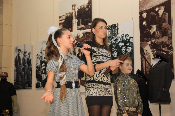 Поздравление от Дома детского и юношеского творчества Киевского района г.Донецка